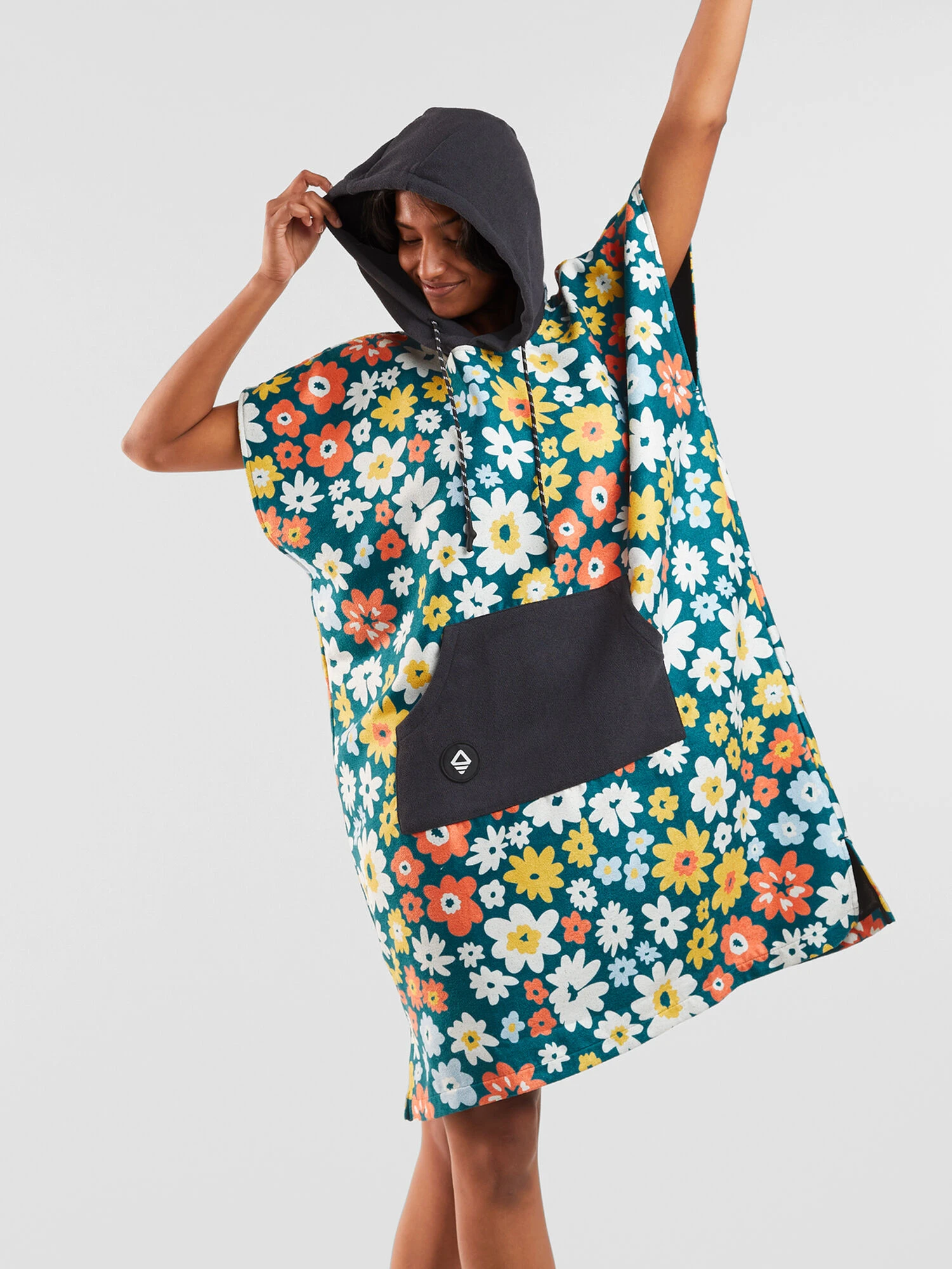 Nomadix PrivaSea Poncho - Spring Flowers 7 Nomadix PrivaSea Poncho - Spring Flowers - Image 5
